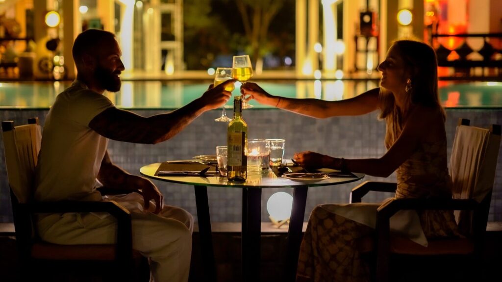 Restaurant and Bar - Yaka Bar - Amba Yaalu Kandalama