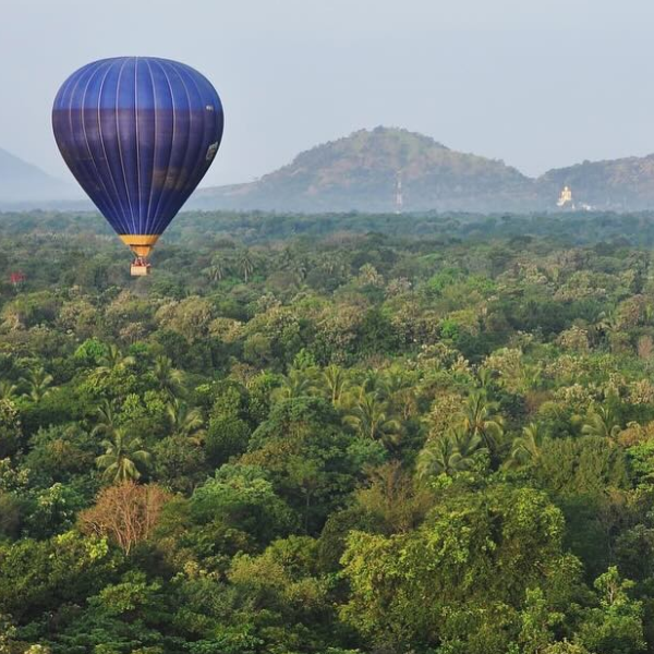 hot air balloon in sigiriya