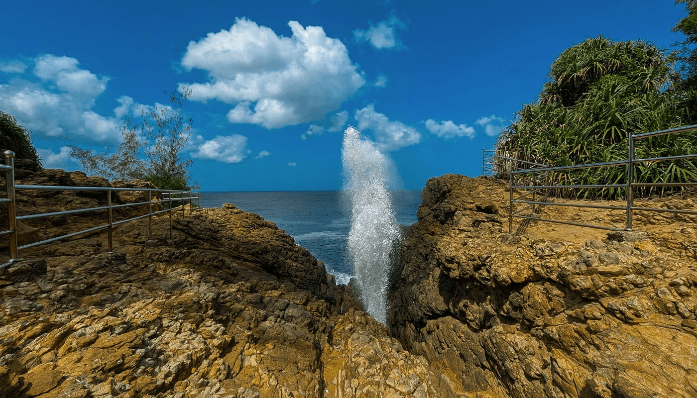 Seawater spraying up through the rocks at the Hummanaya blowhole in Kudawella