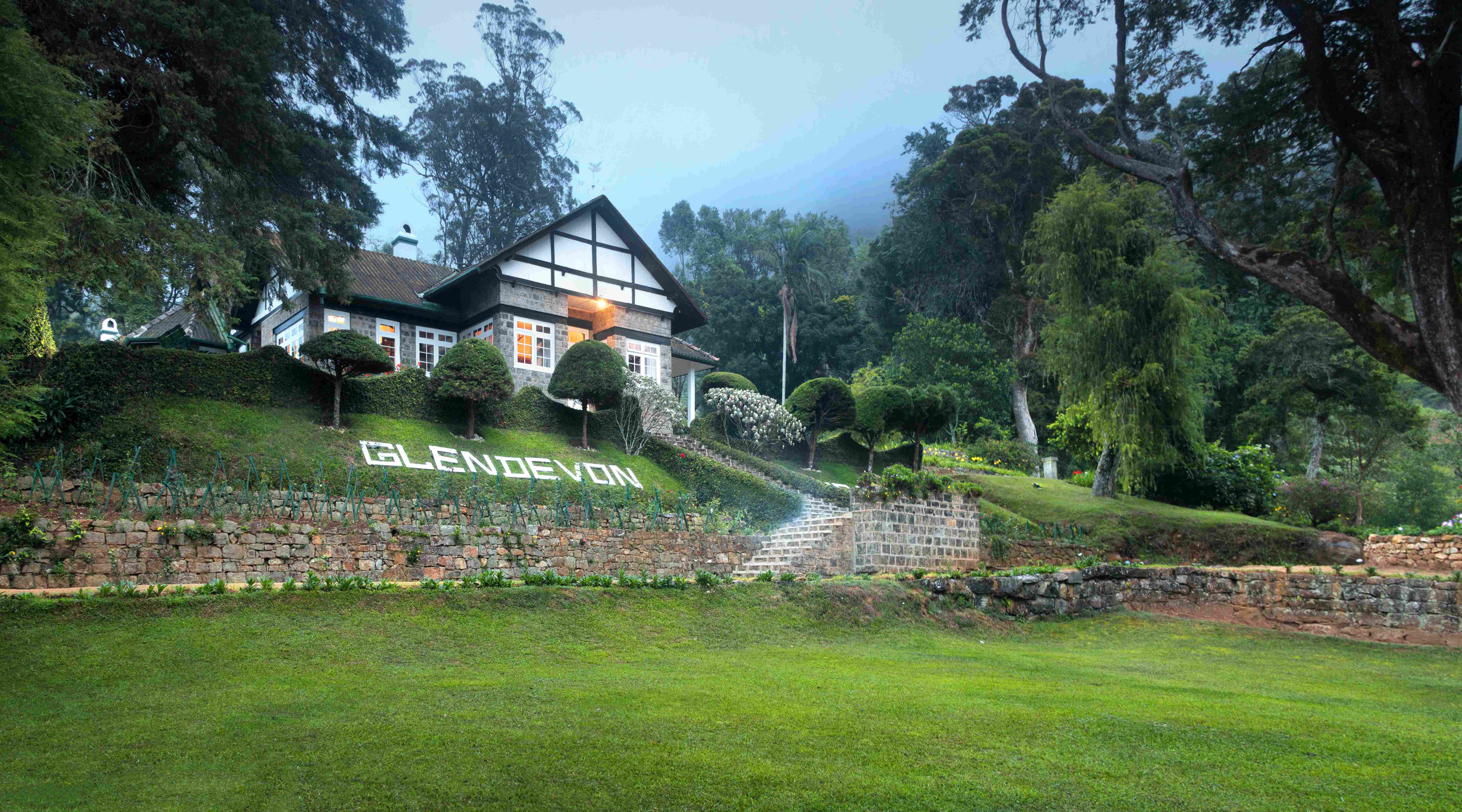 Sustainable Hotels in Nuwara Eliya – Glendevon Bungalow with Manicured Lawn and Eco-Friendly Grounds